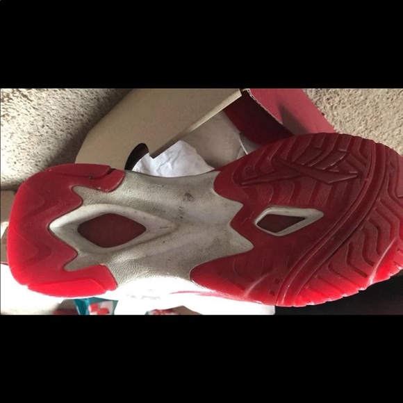 Men’s red white Reebok sneaker - Picture 3 of 3